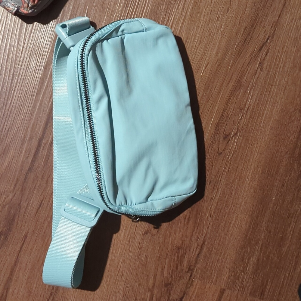 Purses - Picture 2 of 13